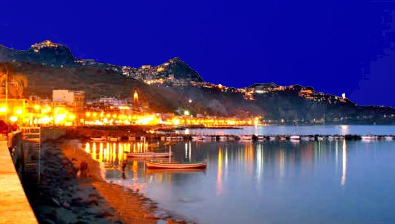 Roberto House Beach - Taormina Mare จีอาร์ดีนี นักซอส ภายนอก รูปภาพ